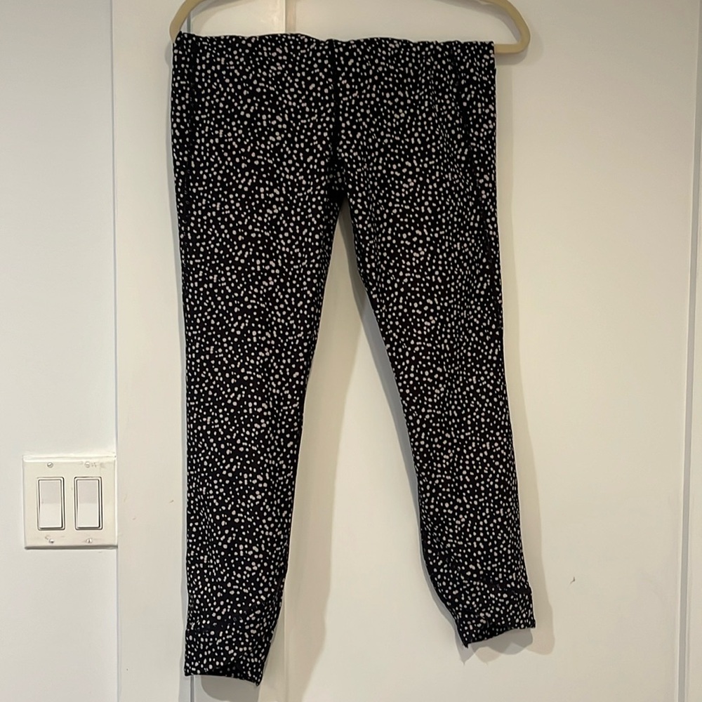 Black and white patterned leggings